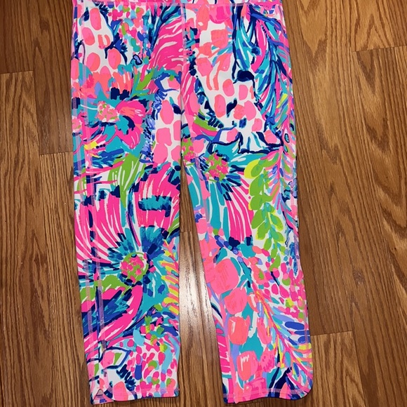 Lilly Pulitzer Gumbo Limbo Luxletic Weekender Leggings size Medium-NWT - Picture 3 of 6